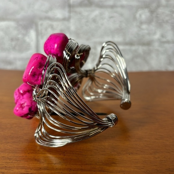 Pink Howlite Stone wired Bracelet - Picture 4 of 4